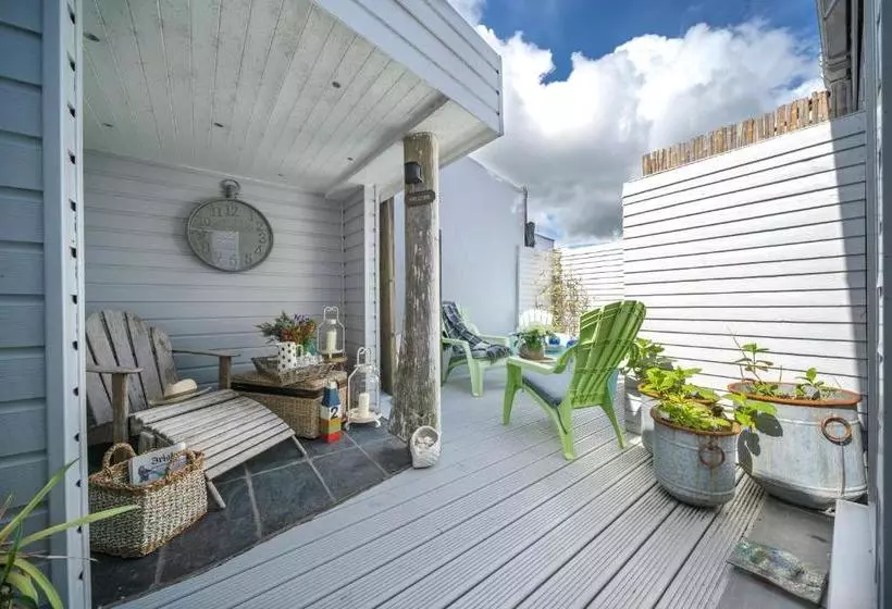 Отель Pier House