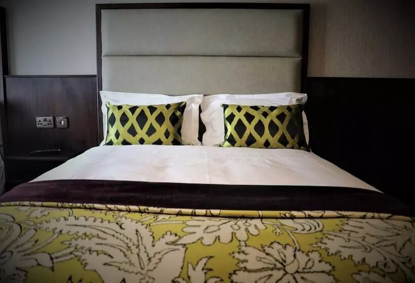 Отель The Lansdowne