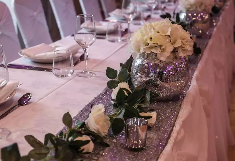 Отель The Lansdowne