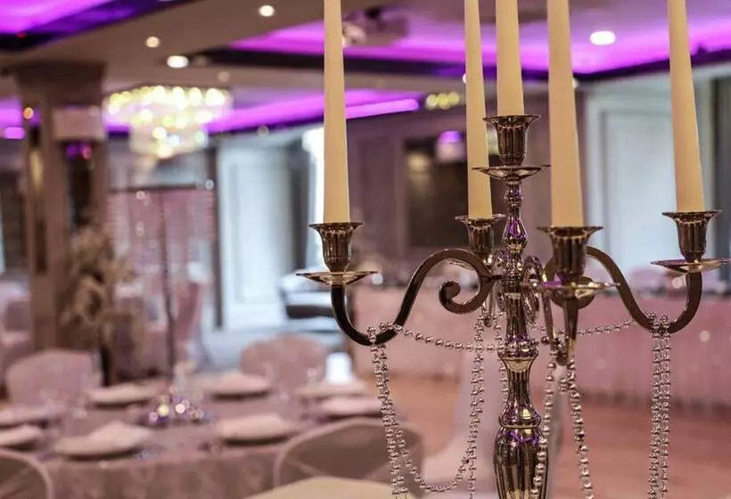 Отель The Lansdowne