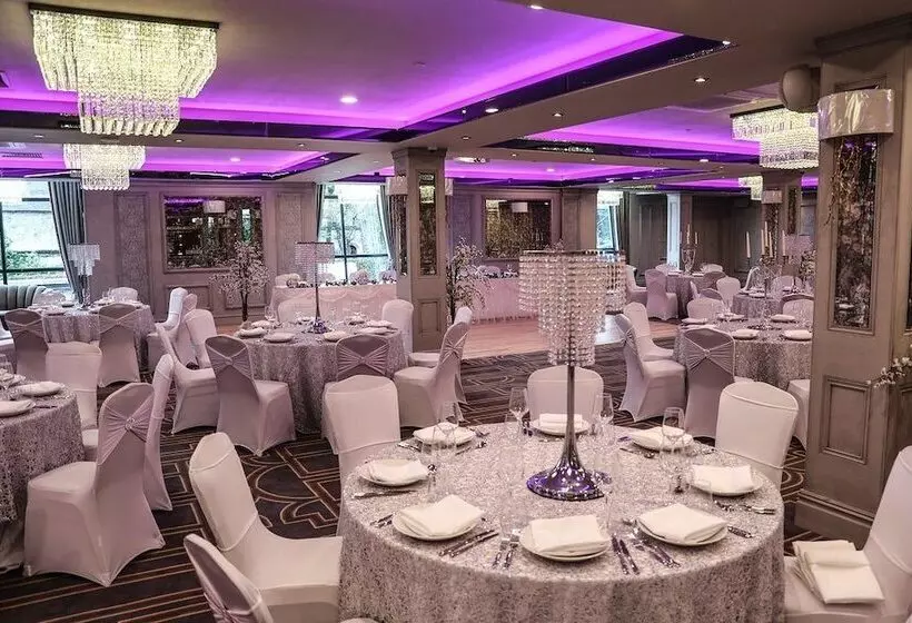 Отель The Lansdowne