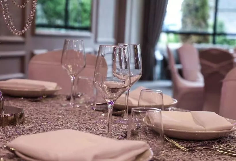 Отель The Lansdowne