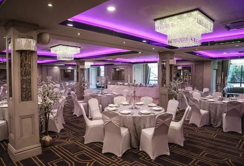 Отель The Lansdowne