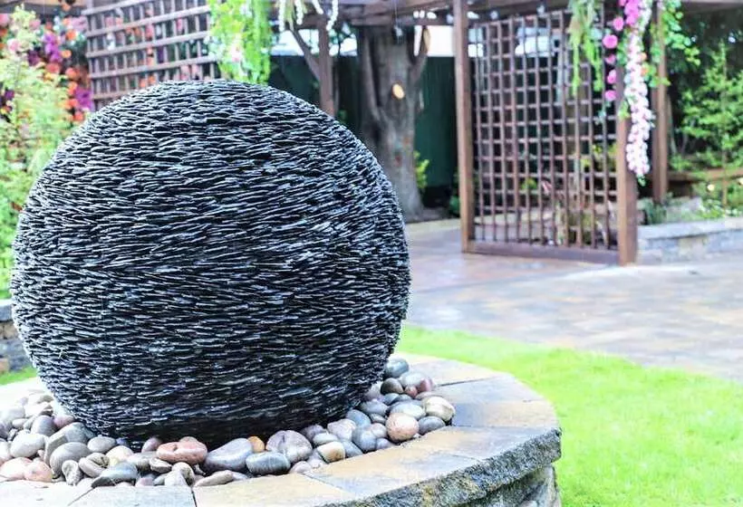 Отель The Lansdowne