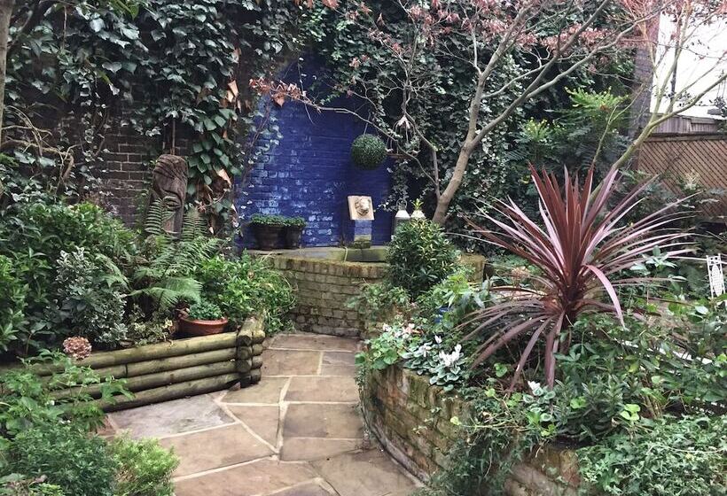 Vancouver Hotel And Studios