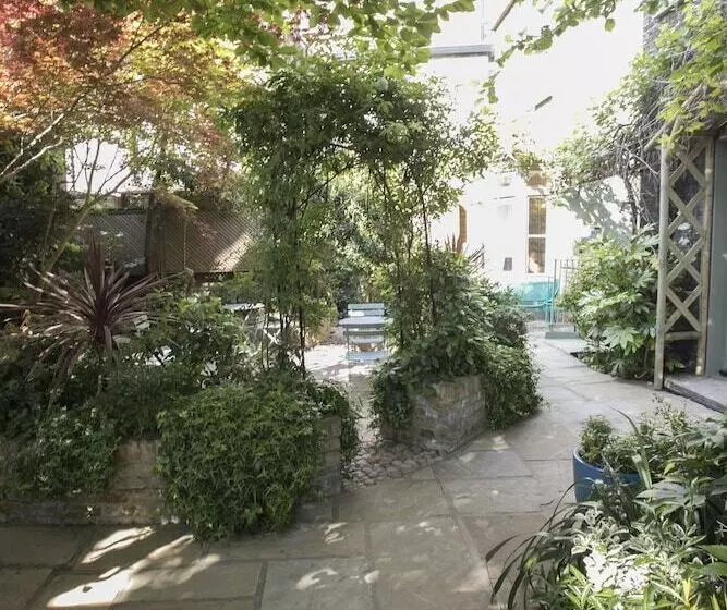 Vancouver Hotel And Studios