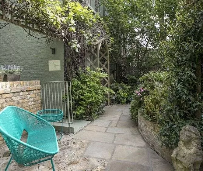 Vancouver Hotel And Studios