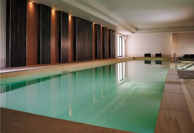 Отель Westport Coast