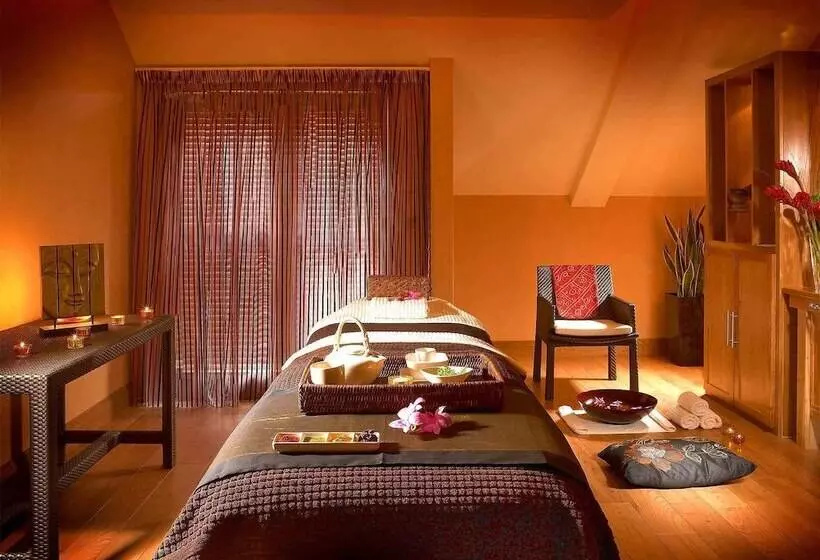 Отель Westport Coast