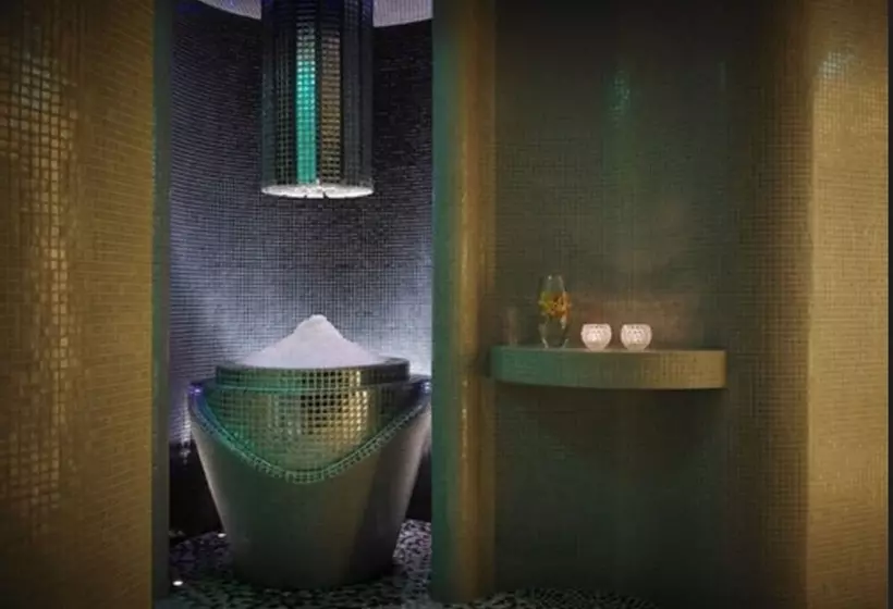 Отель Westport Coast