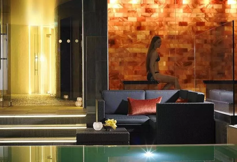 Отель Westport Coast