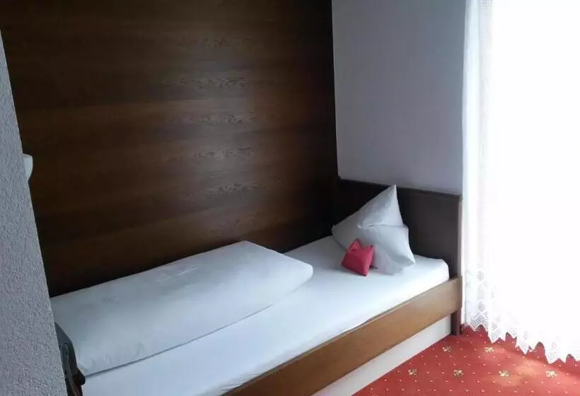 Retkeilymaja Gasthof Pension Traube