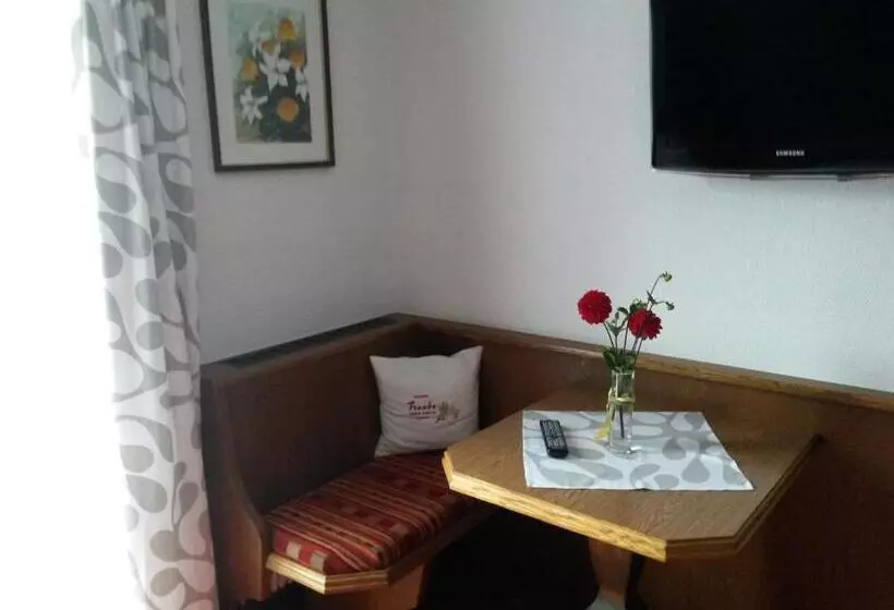 Retkeilymaja Gasthof Pension Traube