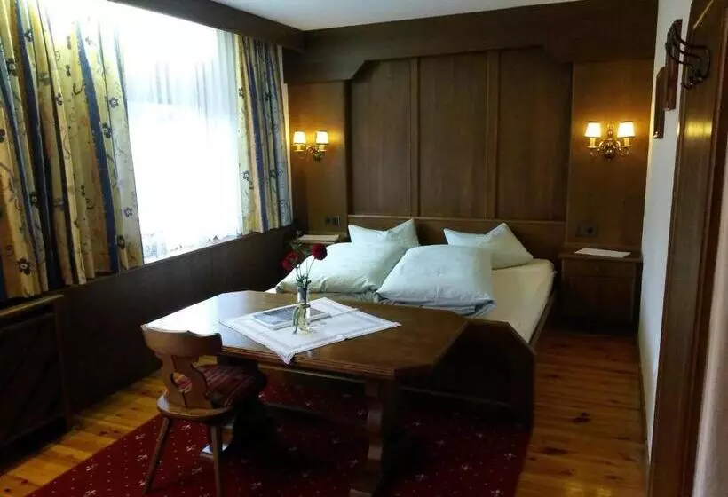 Retkeilymaja Gasthof Pension Traube