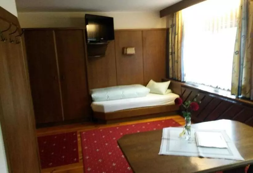 Retkeilymaja Gasthof Pension Traube