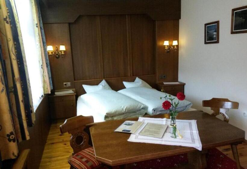 הוסטל Gasthof Pension Traube