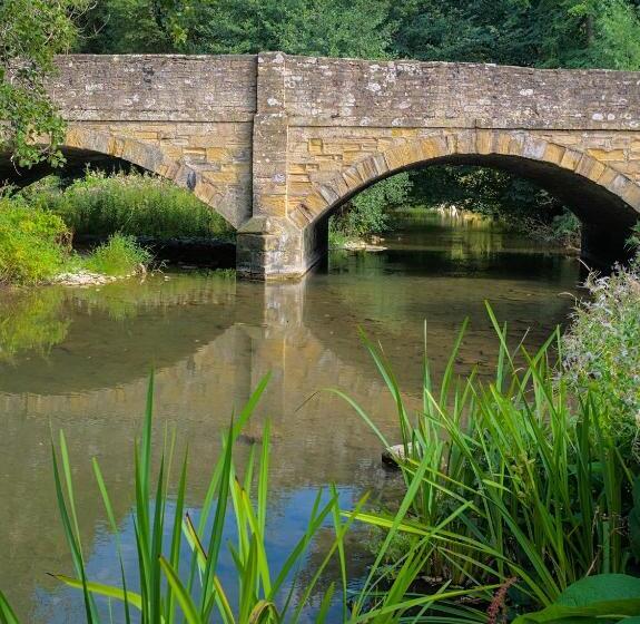 הוסטל Riverside Inn, Aymestrey