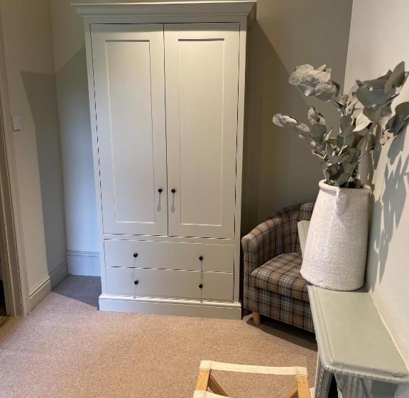 הוסטל Riverside Inn, Aymestrey