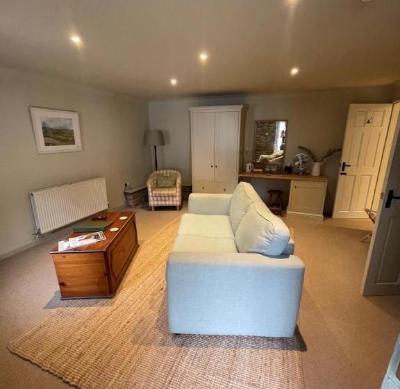 הוסטל Riverside Inn, Aymestrey