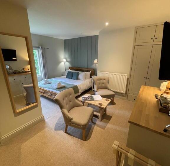 הוסטל Riverside Inn, Aymestrey