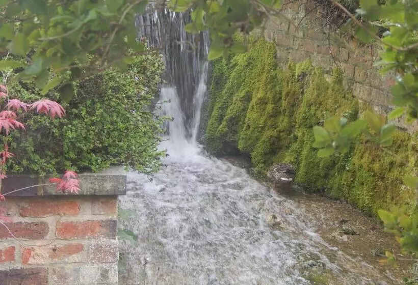 Aamiaismajoitus (B&B) Astwell Mill