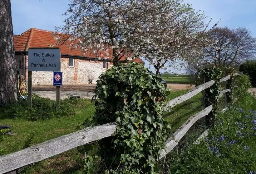 Aamiaismajoitus (B&B) The Suites At Pannells Ash