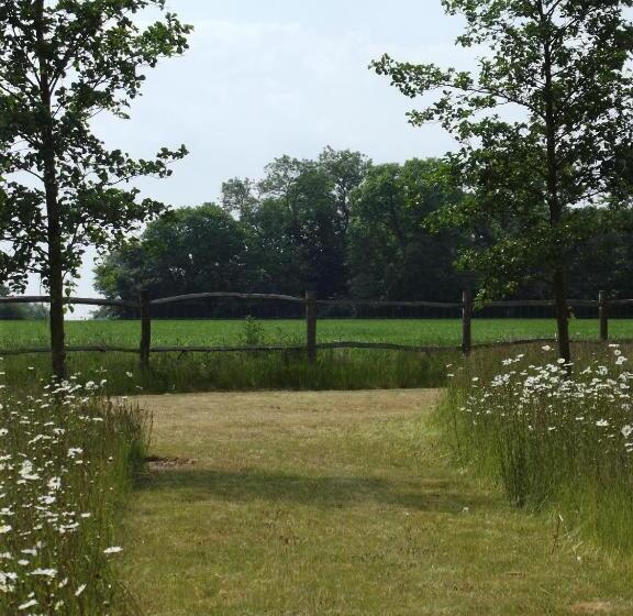 ベッドアンドブレックファースト The Suites At Pannells Ash