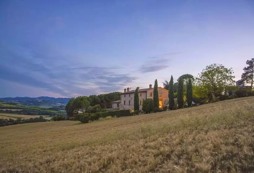 Hotelli Agriturismo Casale Dei Frontini