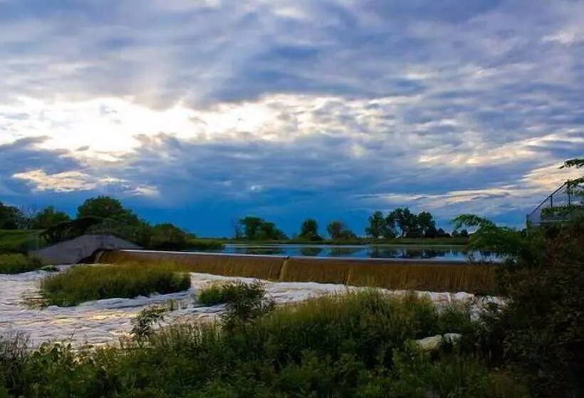 Sandhills Guest House Motel