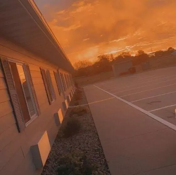 Sandhills Guest House Motel