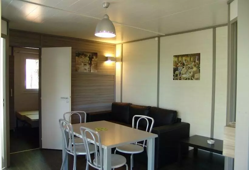 ホテル La Colline Des Ocres Village De Vacances 3 étoiles