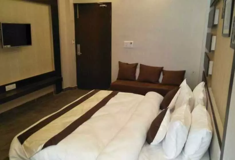 H K Hotel & Lawns