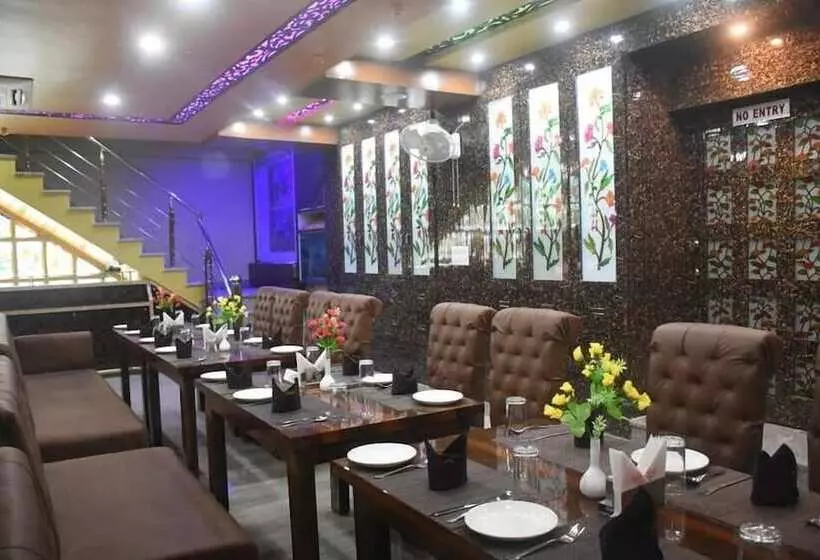 Hotelli Hotek Aarti Inn