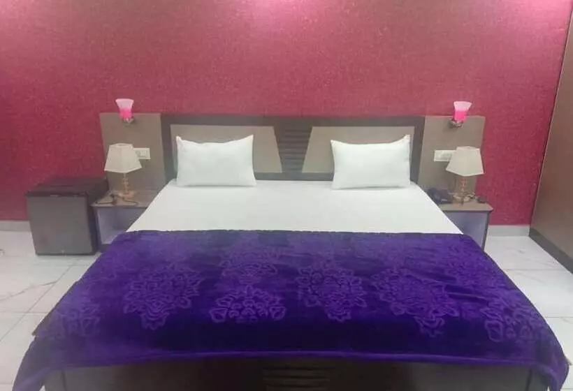 Hotelli Hotek Aarti Inn