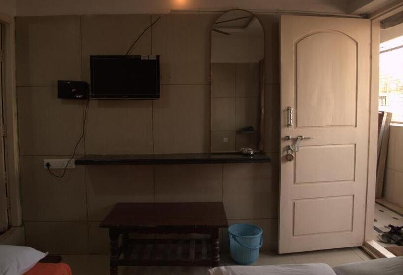 בית מלון כפרי Mourya Deluxe A/c Lodge