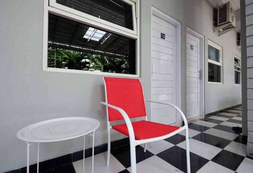 فندق Reddoorz Near Solo Square 3