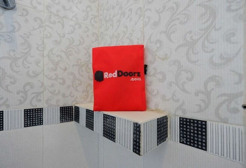 فندق Reddoorz Near Solo Square 3