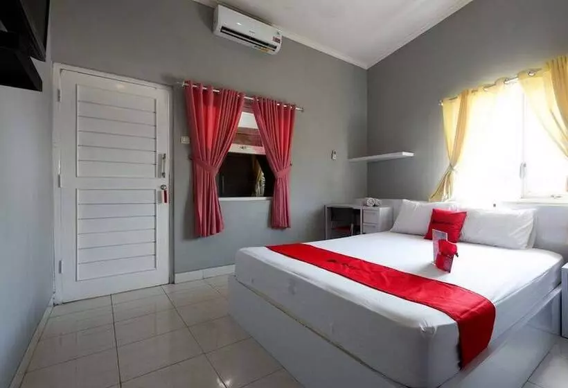 Hotelli Reddoorz Near Solo Square 3