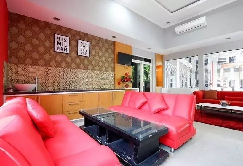 Hotelli Reddoorz Near Solo Square 3