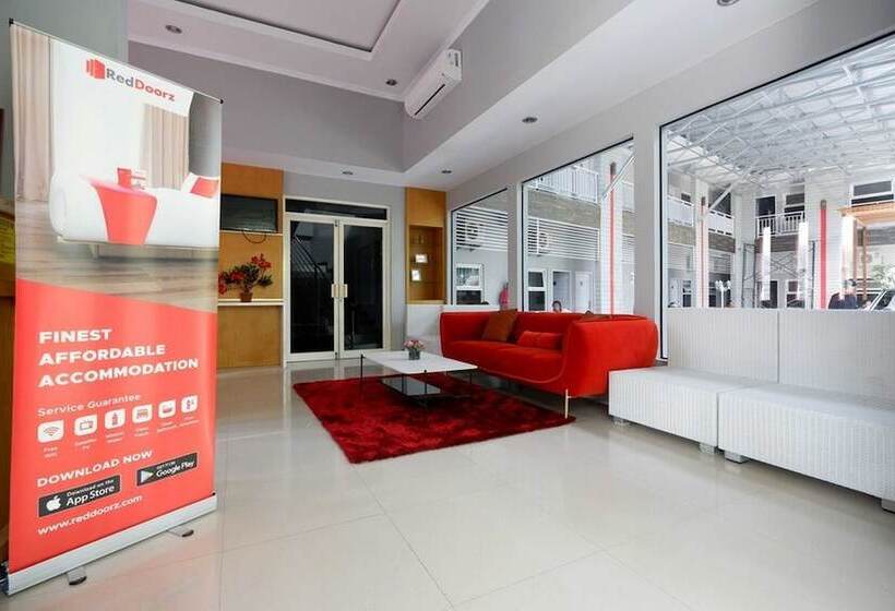 فندق Reddoorz Near Solo Square 3