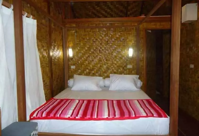 Hotelli Simeulue Surflodges