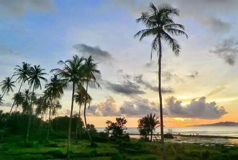 Hotelli Simeulue Surflodges