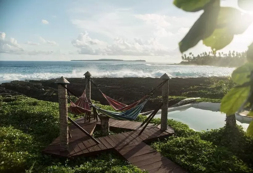 Hotelli Simeulue Surflodges