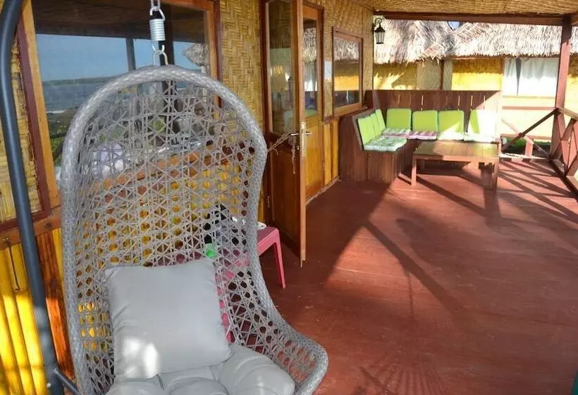 Hotelli Simeulue Surflodges