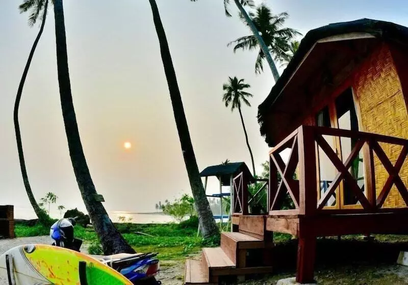 Hotelli Simeulue Surflodges