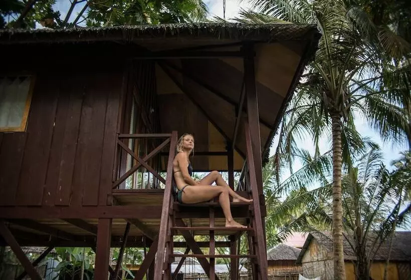 Hotelli Simeulue Surflodges