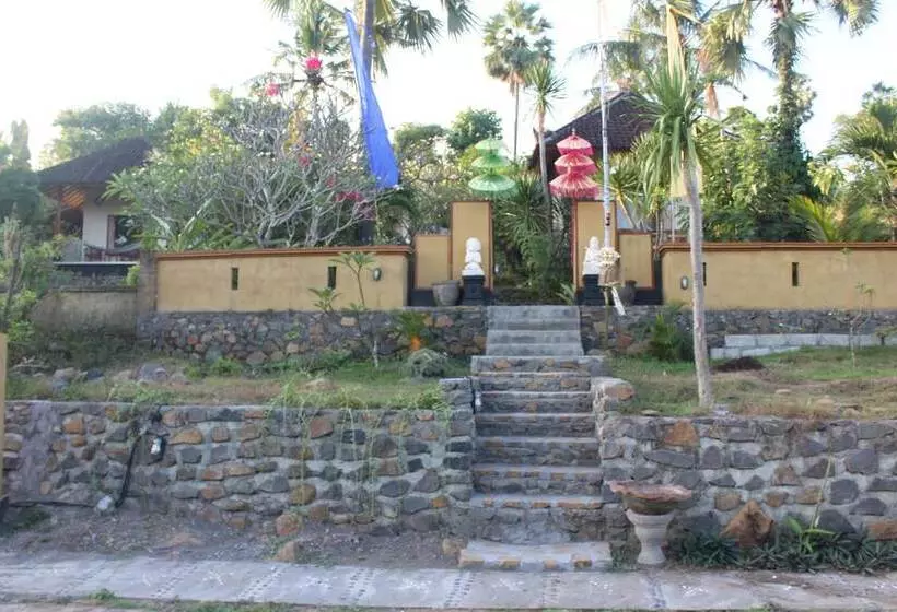 ペンション Frangipani Inn & Restaurant