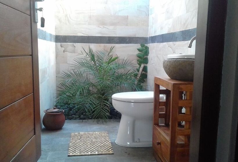 ペンション Frangipani Inn & Restaurant