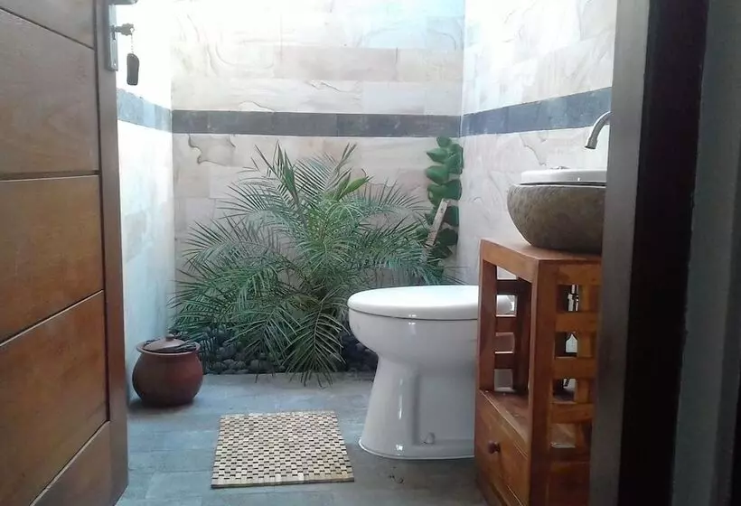 ペンション Frangipani Inn & Restaurant