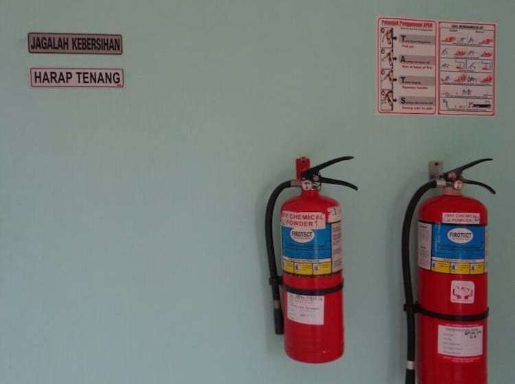 הוסטל Griya Surya Solo